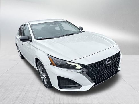 New 2025 Nissan Altima 2.5 S image 3