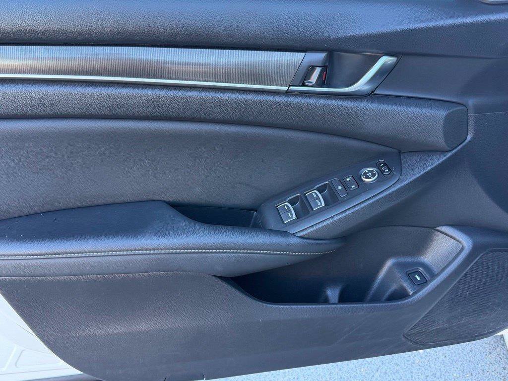 Used 2018 Honda Accord Sport image 13