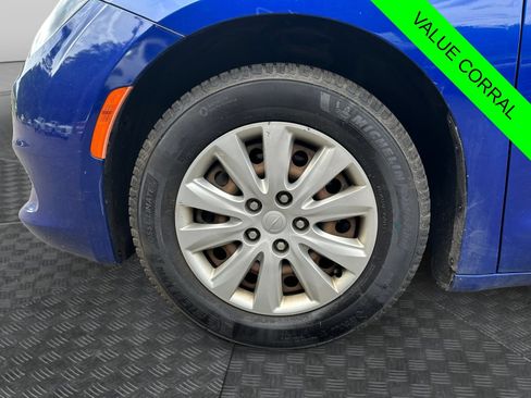 Used 2019 Chrysler Pacifica L FWD image 14