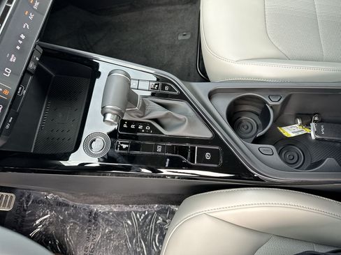 Certified 2025 Kia Niro EX Touring FWD image 21