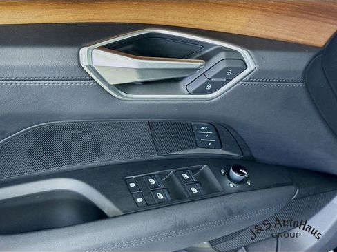 Used 2022 Audi e-tron GT Premium Plus image 23