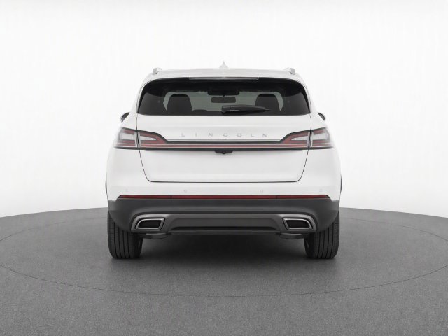 Used 2023 Lincoln Nautilus Reserve w/ Luxury Package AWD/4WD image 6