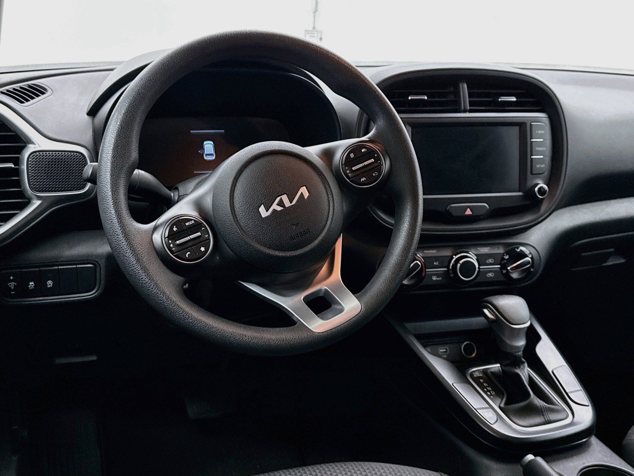 Used 2025 Kia Soul LX w/ LX Technology Package FWD image 18