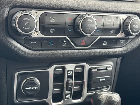 Used 2024 Jeep Wrangler Sport S image 21