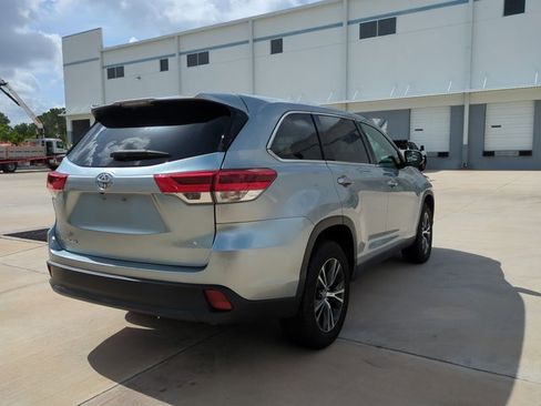 Used 2019 Toyota Highlander LE FWD image 5