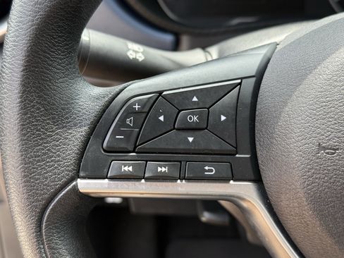 Used 2025 Nissan Versa SV FWD image 17