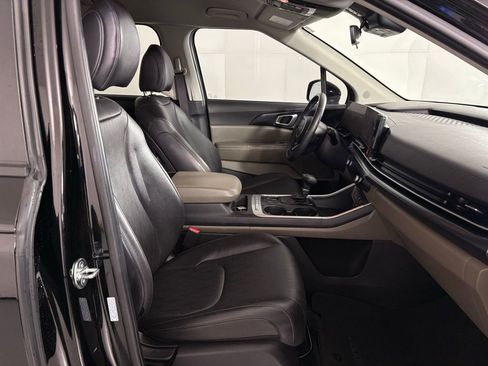 Used 2025 Kia Carnival image 45