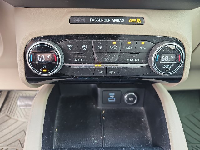 Used 2021 Ford Escape SE w/ SE Sport Appearance Package FWD image 27