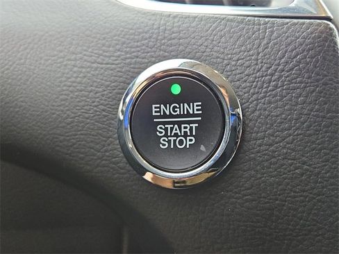 Used 2021 Ford Edge Titanium image 11