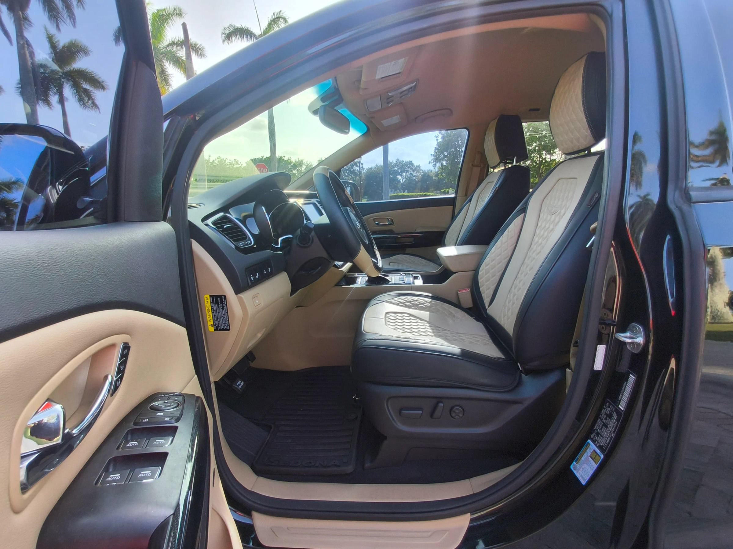 Used 2018 Kia Sedona SX FWD image 5