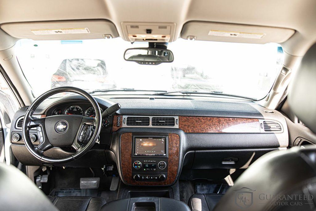 Used 2008 Chevrolet Suburban LT w/ LT Preferred Equipment Group AWD/4WD image 24
