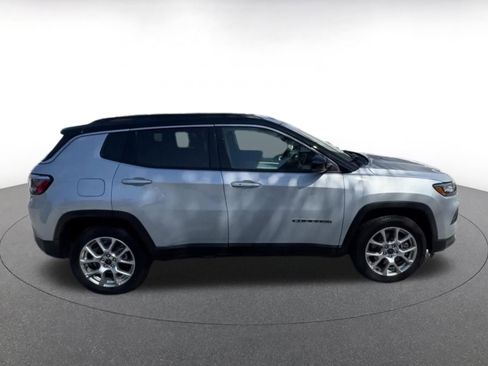 Used 2025 Jeep Compass Limited AWD/4WD image 16
