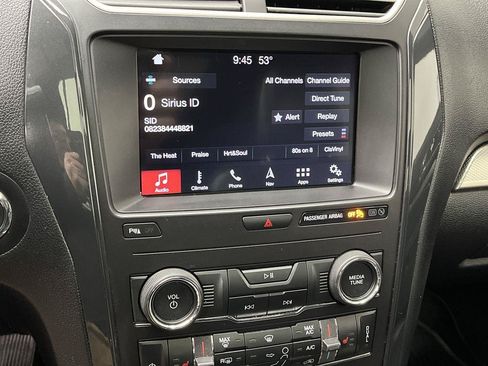 Used 2019 Ford Explorer XLT w/ Equipment Group 202A AWD/4WD image 21