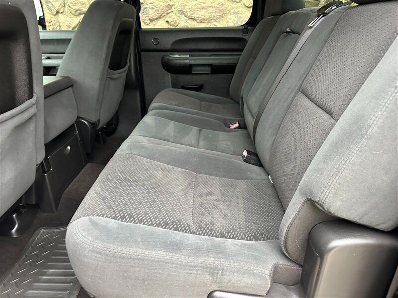 Used 2007 GMC Sierra 2500 SLE w/ Z71 Off-Road Package AWD/4WD image 26