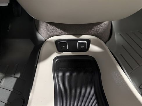 Used 2020 Chrysler Pacifica Touring-L Plus w/ Advanced Safetytec Group image 23