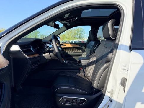 Used 2024 Jeep Grand Cherokee Summit image 7