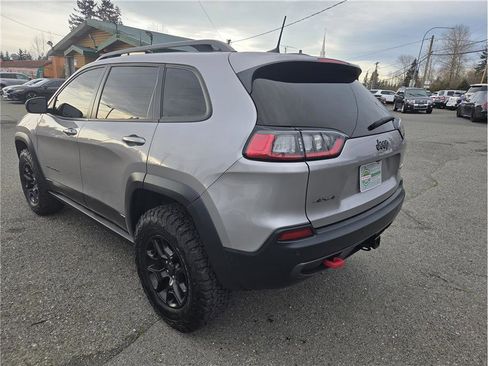 Used 2019 Jeep Cherokee Trailhawk image 6