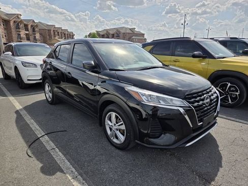 Used 2023 Nissan Kicks S image 3