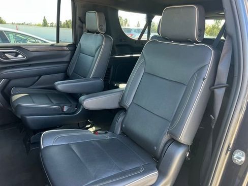 Used 2023 Chevrolet Suburban Premier image 16