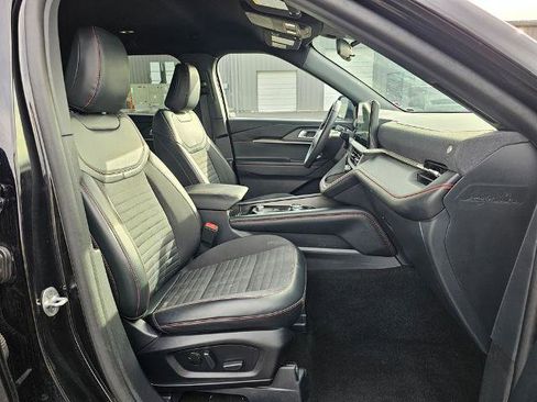 Certified 2025 Ford Explorer ST-Line image 18