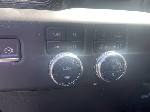 Used 2024 GMC Sierra 2500 AT4 w/ Technology Package AWD/4WD image 6