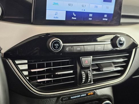 Used 2022 Ford Escape SE w/ SE Sport Appearance Package image 27