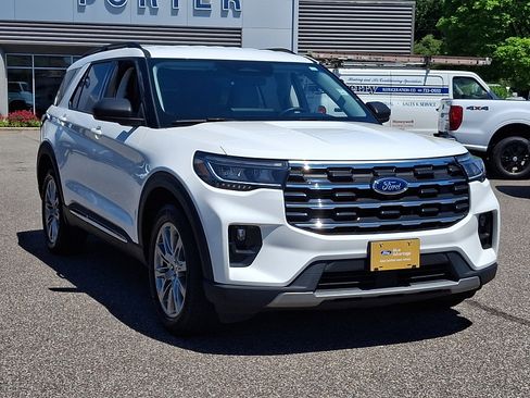Used 2025 Ford Explorer Active w/ Active Comfort Package AWD/4WD image 2