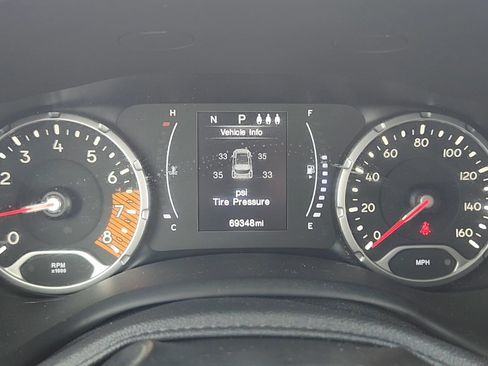 Used 2019 Jeep Renegade Latitude w/ Popular Equipment Group image 10