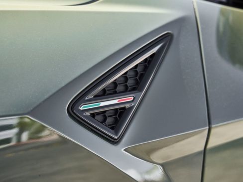 Used 2023 Lamborghini Urus Performante AWD/4WD image 12