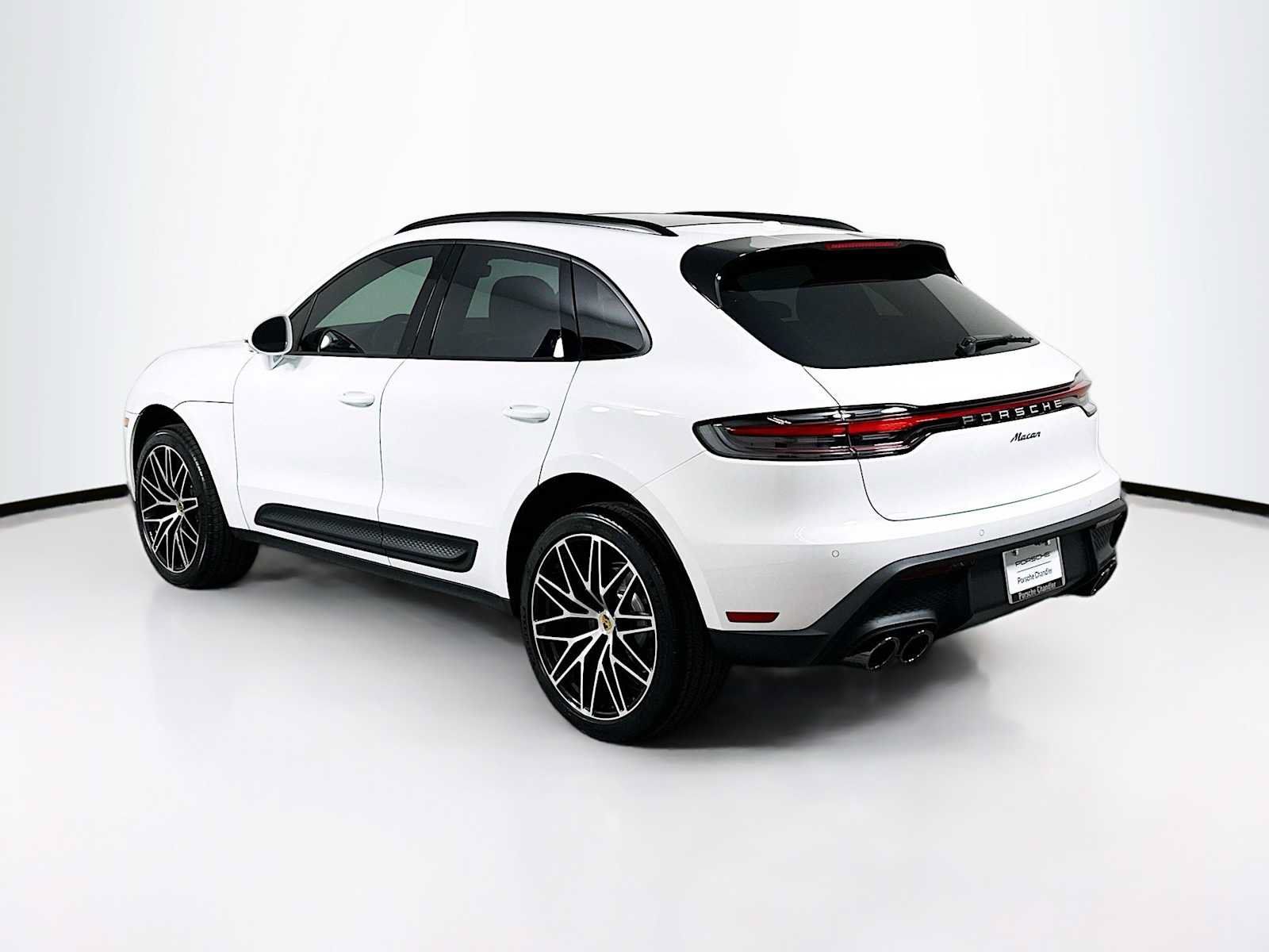 Used 2026 Porsche Macan AWD/4WD image 3