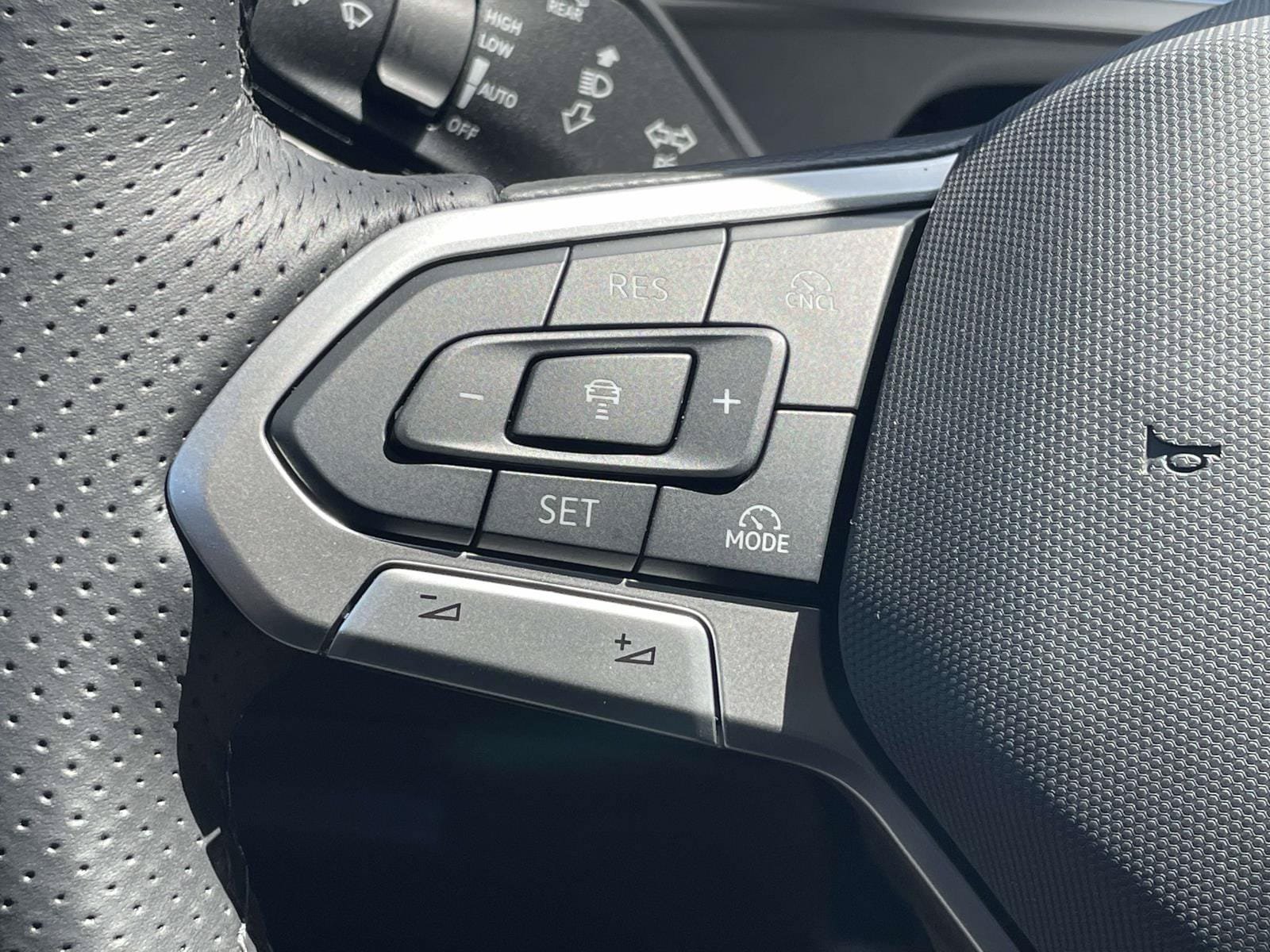 New 2026 Volkswagen Tiguan SE R-Line FWD image 23