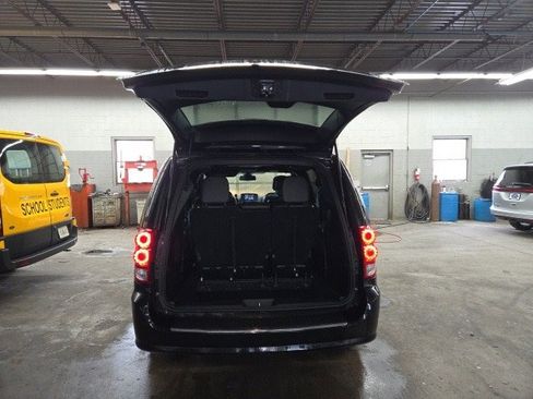 Used 2019 Dodge Grand Caravan GT image 16