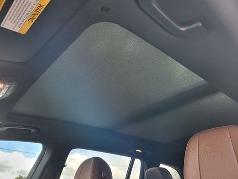 Used 2024 Mercedes-Benz GLS 450 4MATIC image 15