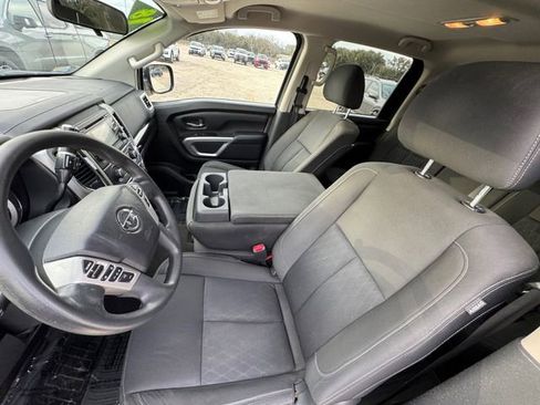 Used 2018 Nissan Titan SV image 26