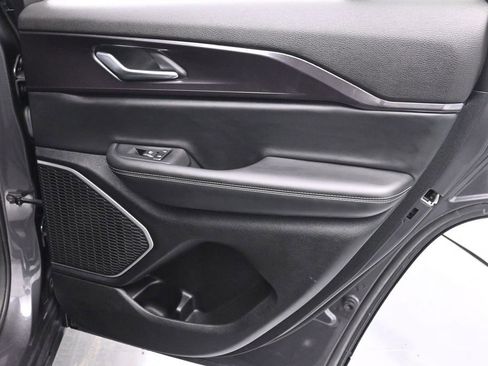Used 2022 Jeep Grand Cherokee Altitude AWD/4WD image 20