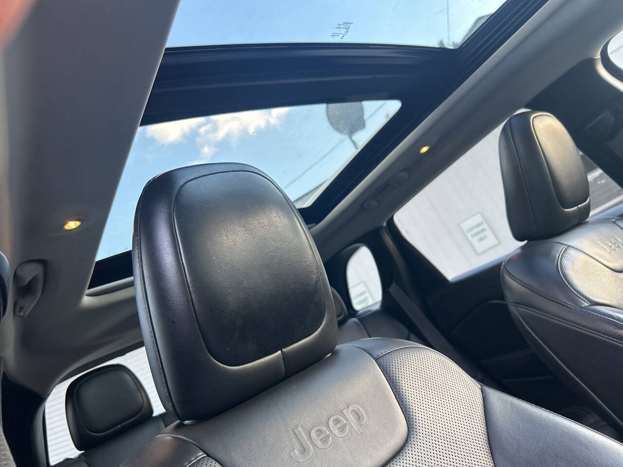 Used 2019 Jeep Cherokee Limited FWD image 29