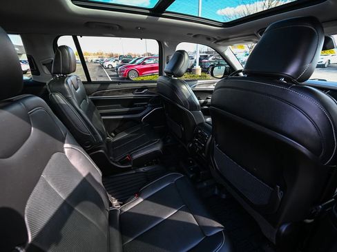 Used 2022 Jeep Grand Cherokee L Limited w/ Luxury Tech Group II image 30