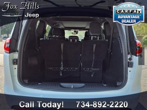 Used 2025 Chrysler Pacifica Limited image 10