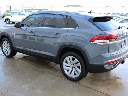 Certified 2022 Volkswagen Atlas Cross Sport SE image 4