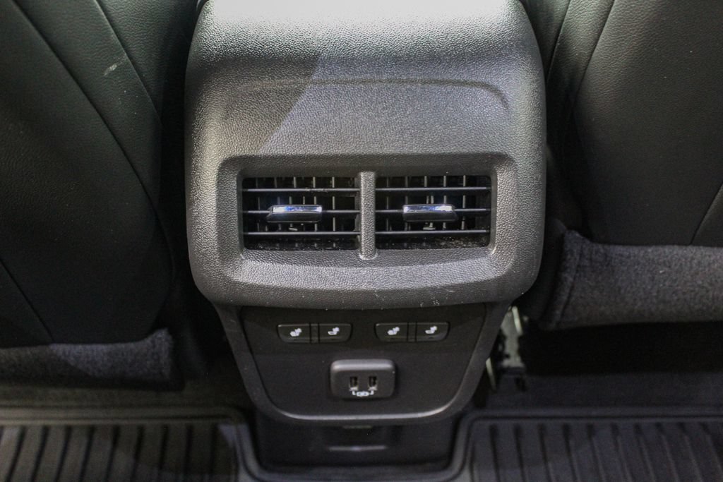 Used 2023 Chevrolet Equinox Premier AWD/4WD image 24
