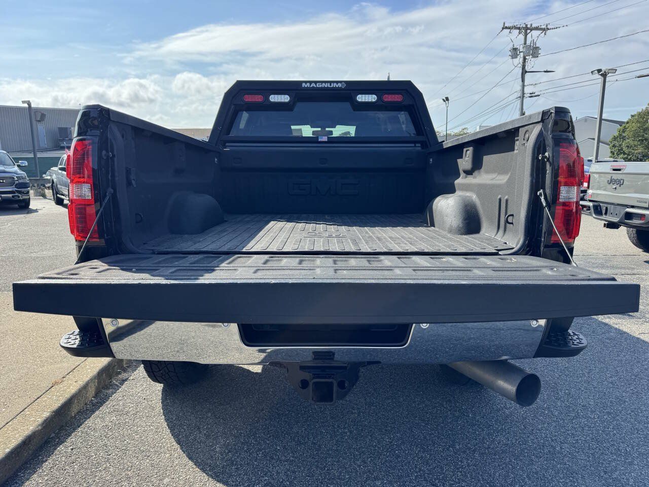 Used 2019 GMC Sierra 2500 SLT w/ Duramax Plus Package AWD/4WD image 10