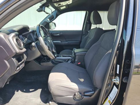 Used 2019 Toyota Tacoma TRD Off-Road AWD/4WD image 5