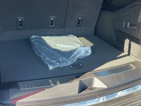 New 2026 GMC Yukon XL Denali w/ Sun & Power Step Package AWD/4WD image 27