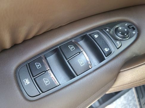 Used 2022 Nissan Armada Platinum image 16