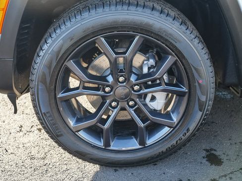 New 2025 Jeep Grand Cherokee Limited image 9