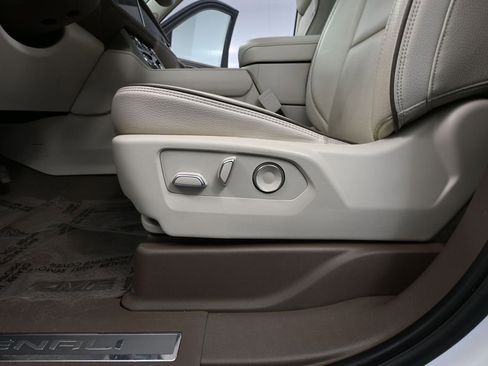 Used 2024 GMC Yukon XL Denali w/ Advanced Technology Package AWD/4WD image 26