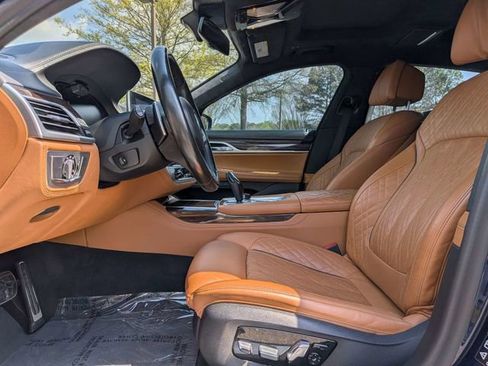 Used 2022 BMW 750i xDrive image 18