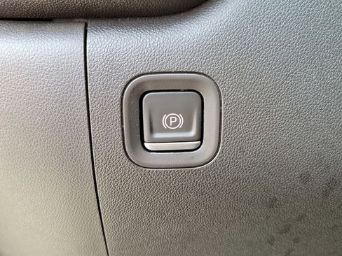 Used 2021 Chevrolet Silverado 1500 Custom image 16