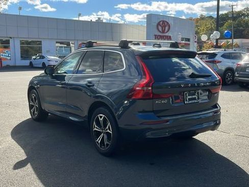 Used 2022 Volvo XC60 B5 Momentum w/ Climate Package image 4