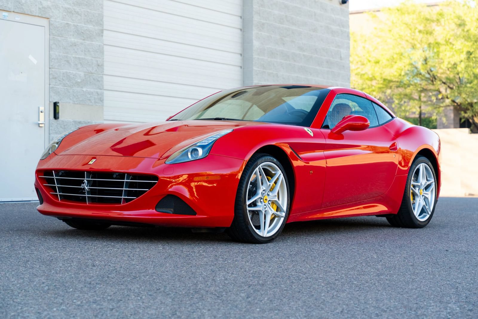 Used 2015 Ferrari California T RWD image 29